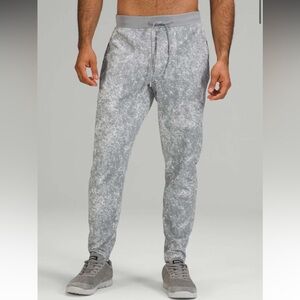 129. Lululemon Textured Tech Pants size L in grey and white